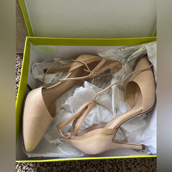 Gianni Bini Women's Cream Lace-Up Heels
Good Condition - Picture 3 of 5